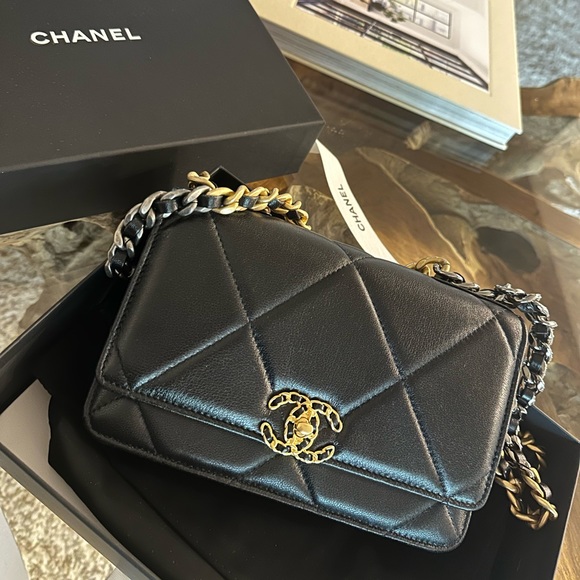 NEW Chanel19 wallet on chain - Picture 5 of 15